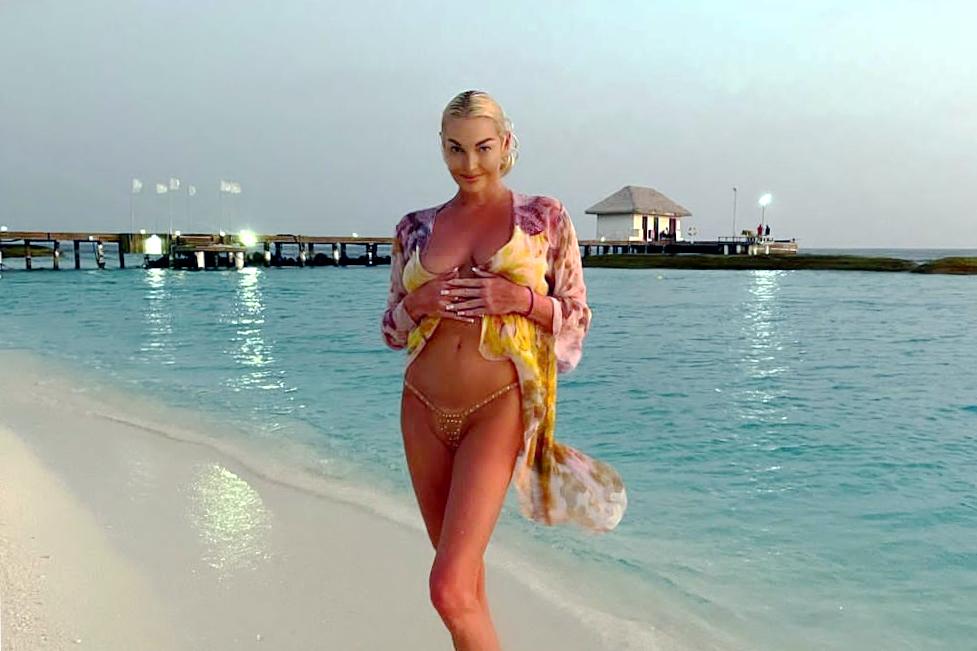 Волочкова опубликовала пляжное фото топлес