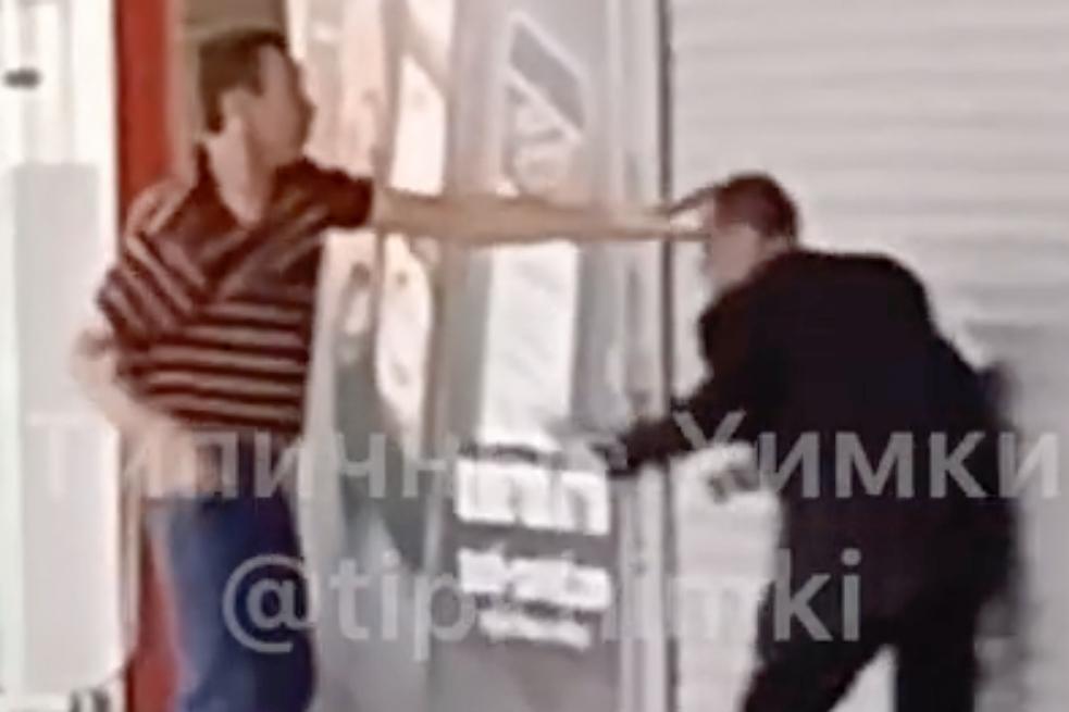 Бой без правил в подмосковном ТЦ попал на видео