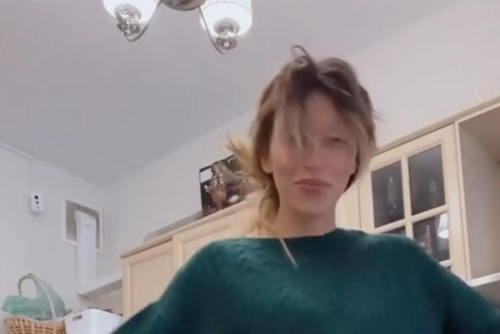 Тодоренко без макияжа показала на видео утренние танцы