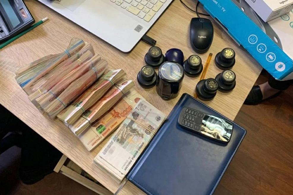 В Москве раскрыта схема нелегального обналичивания сотен миллионов рублей