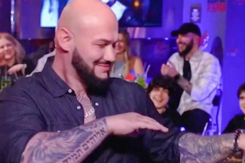 Баста с Джиганом повторили трендовые движения в танце