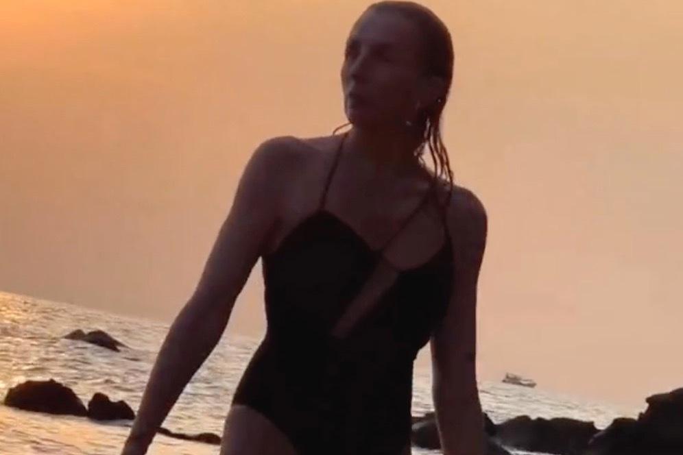 54-летняя Светлана Бондарчук опубликовала видео в купальнике